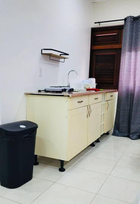 Studio Apartment Near The Beach Ян-Тил Экстерьер фото