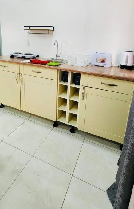Studio Apartment Near The Beach Ян-Тил Экстерьер фото